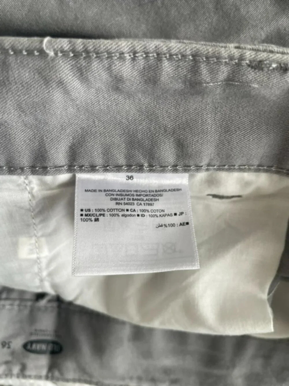 Old Navy Broken-In Flat front Shorts with pockets - Mens Size 36 - Gray - NWT
